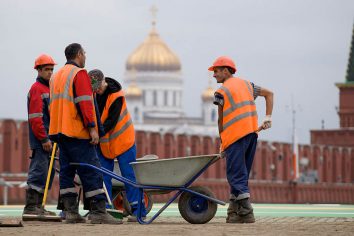 Мигранты ФМС РФ